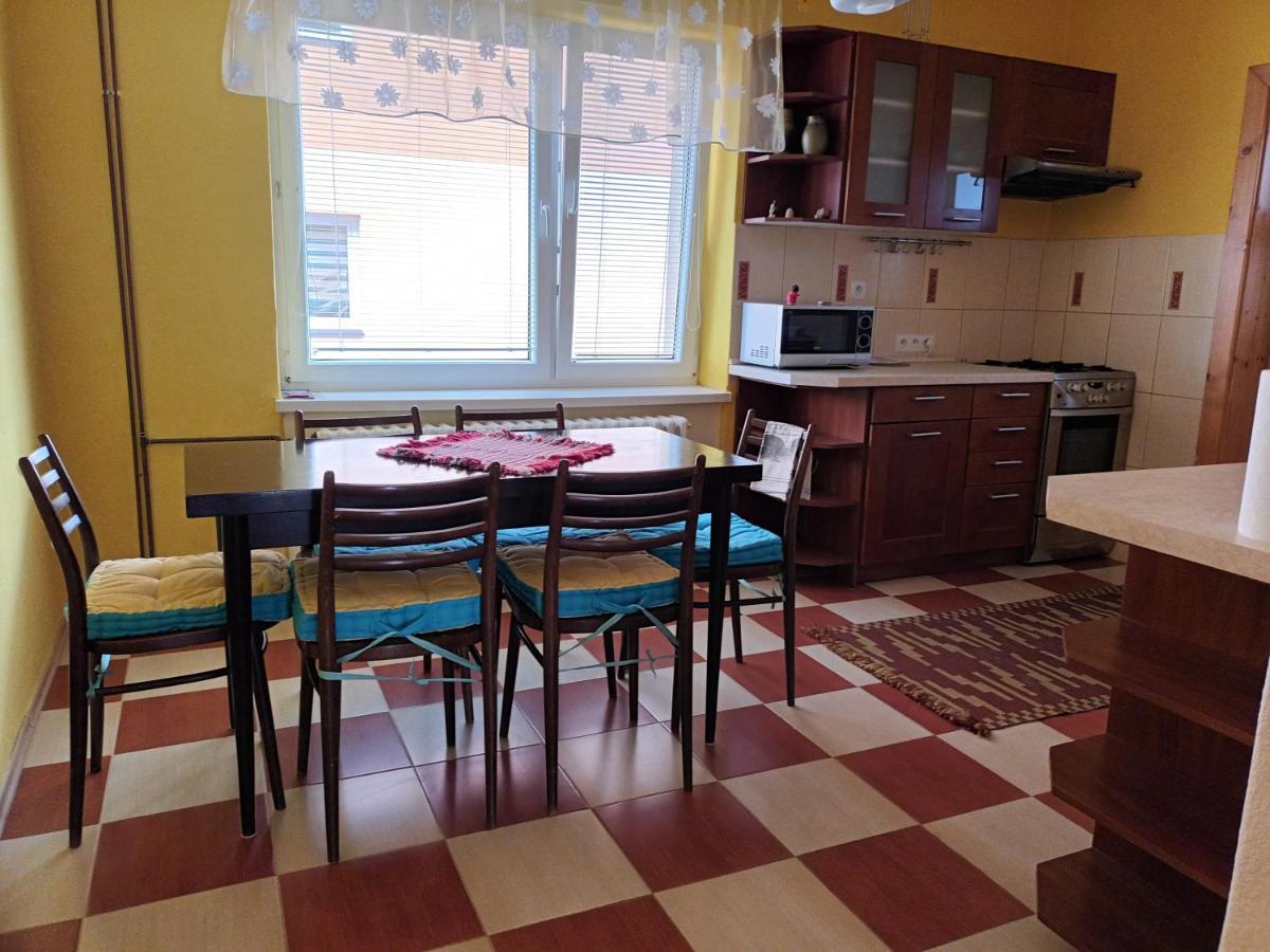Apartman U Anny Strba Bagian luar foto